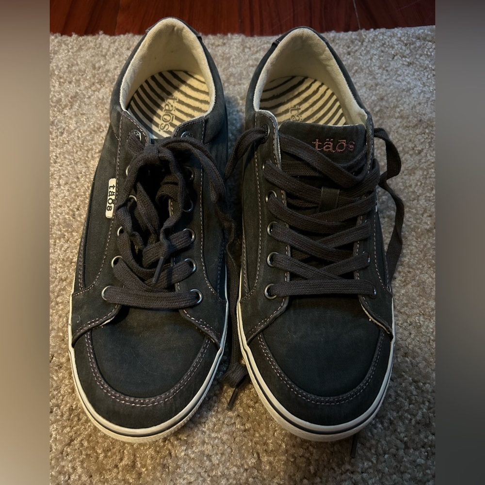 Taos sneakers, dark gray, Sz 9.5-10, worn once around the house, very cool